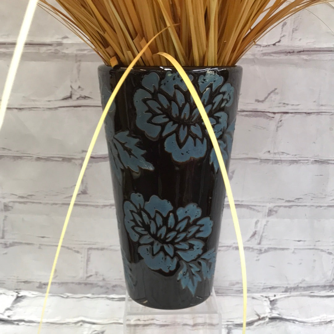 Brown/blue vase with Grass