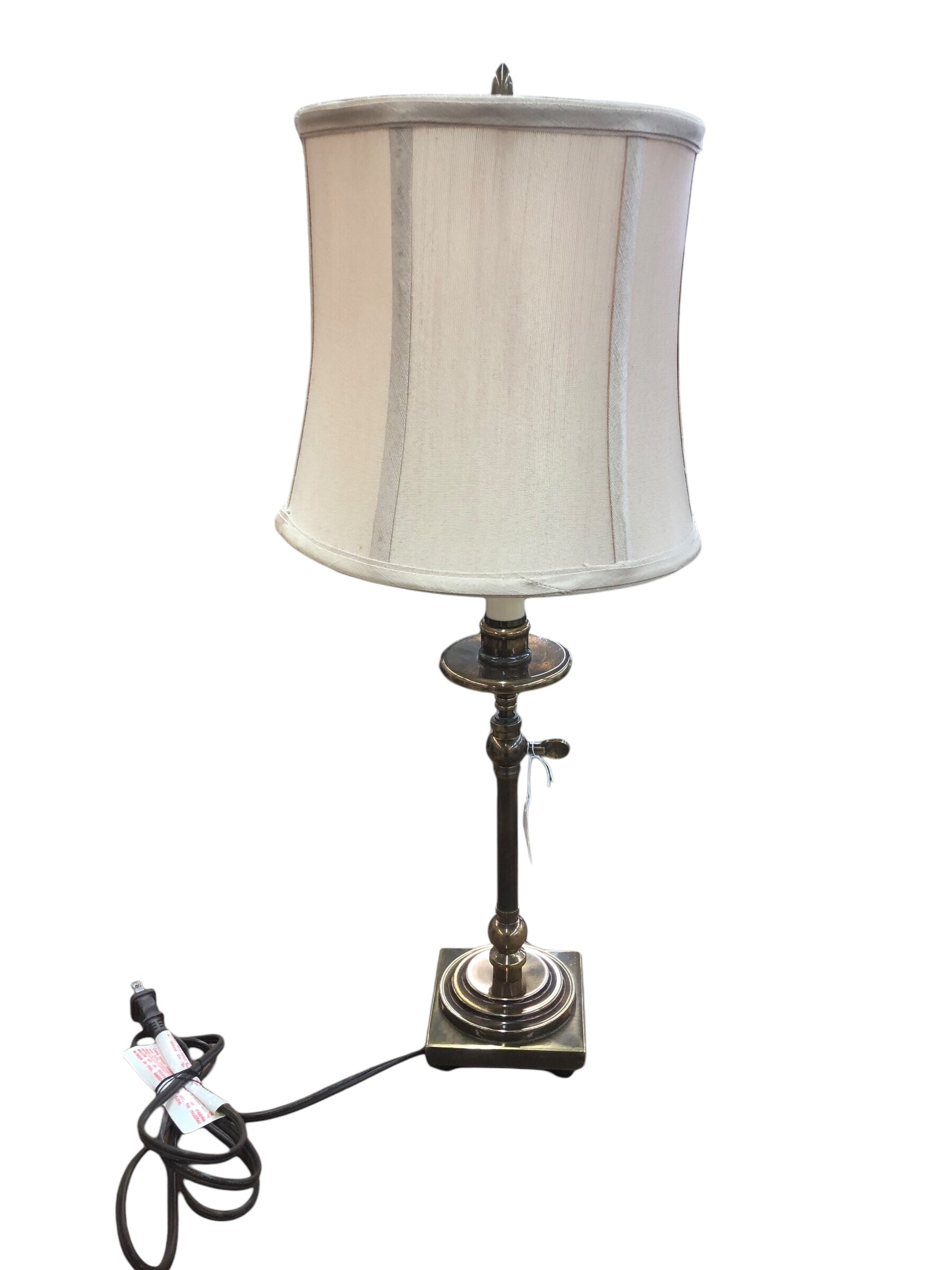 Traditional style table lamp