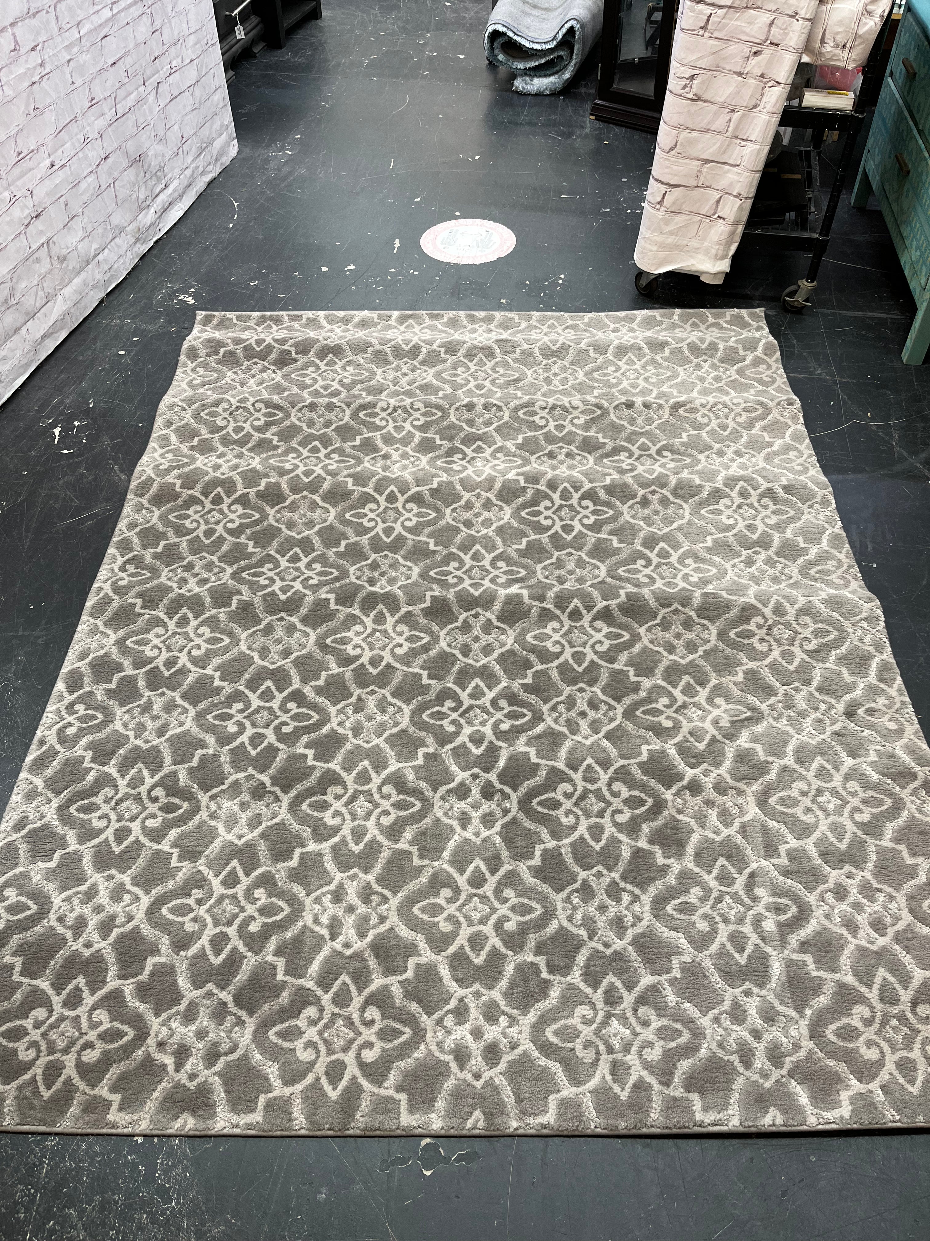 *Grey/lt grey home trends rug