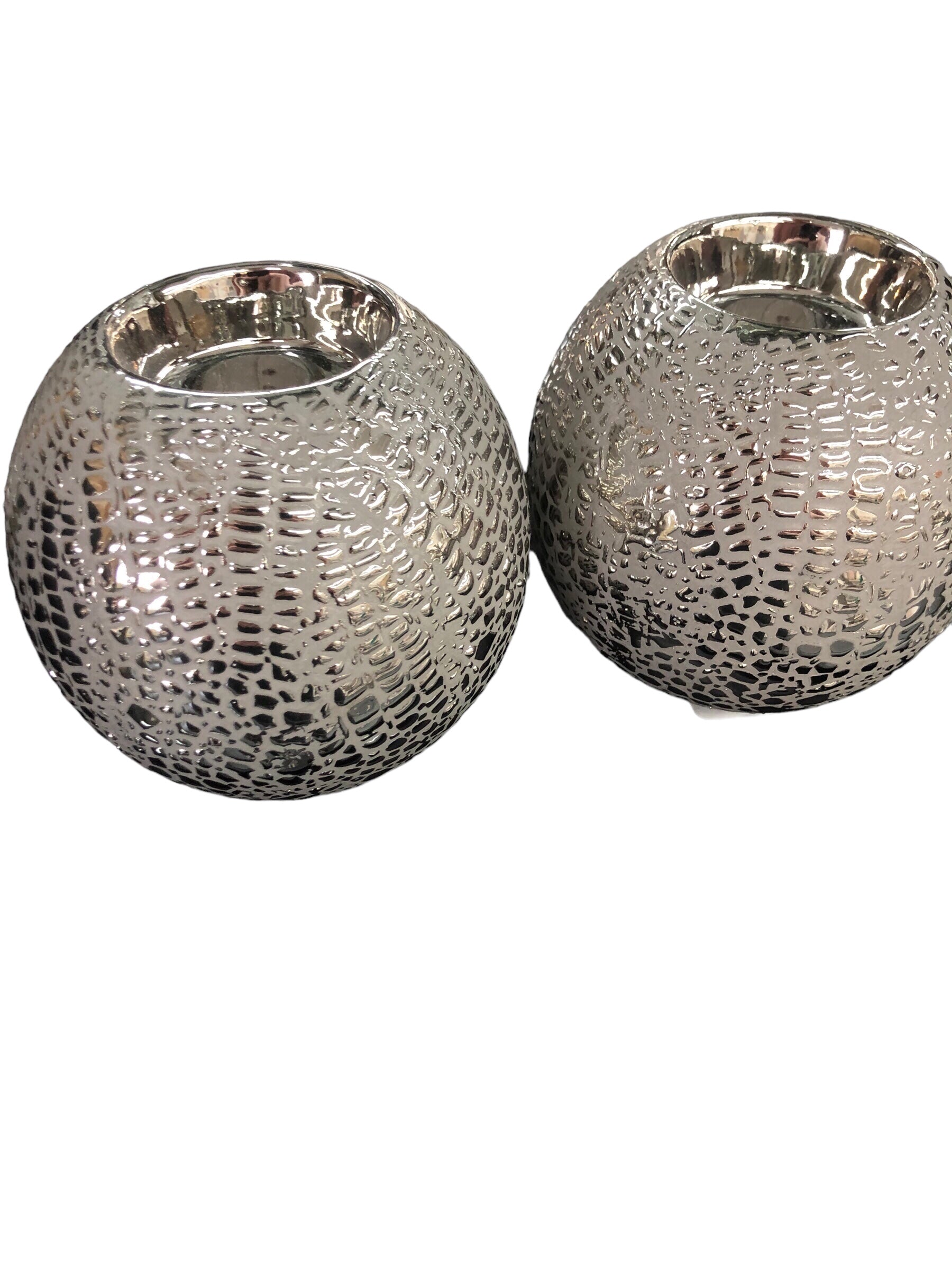 Round silver tea light holders