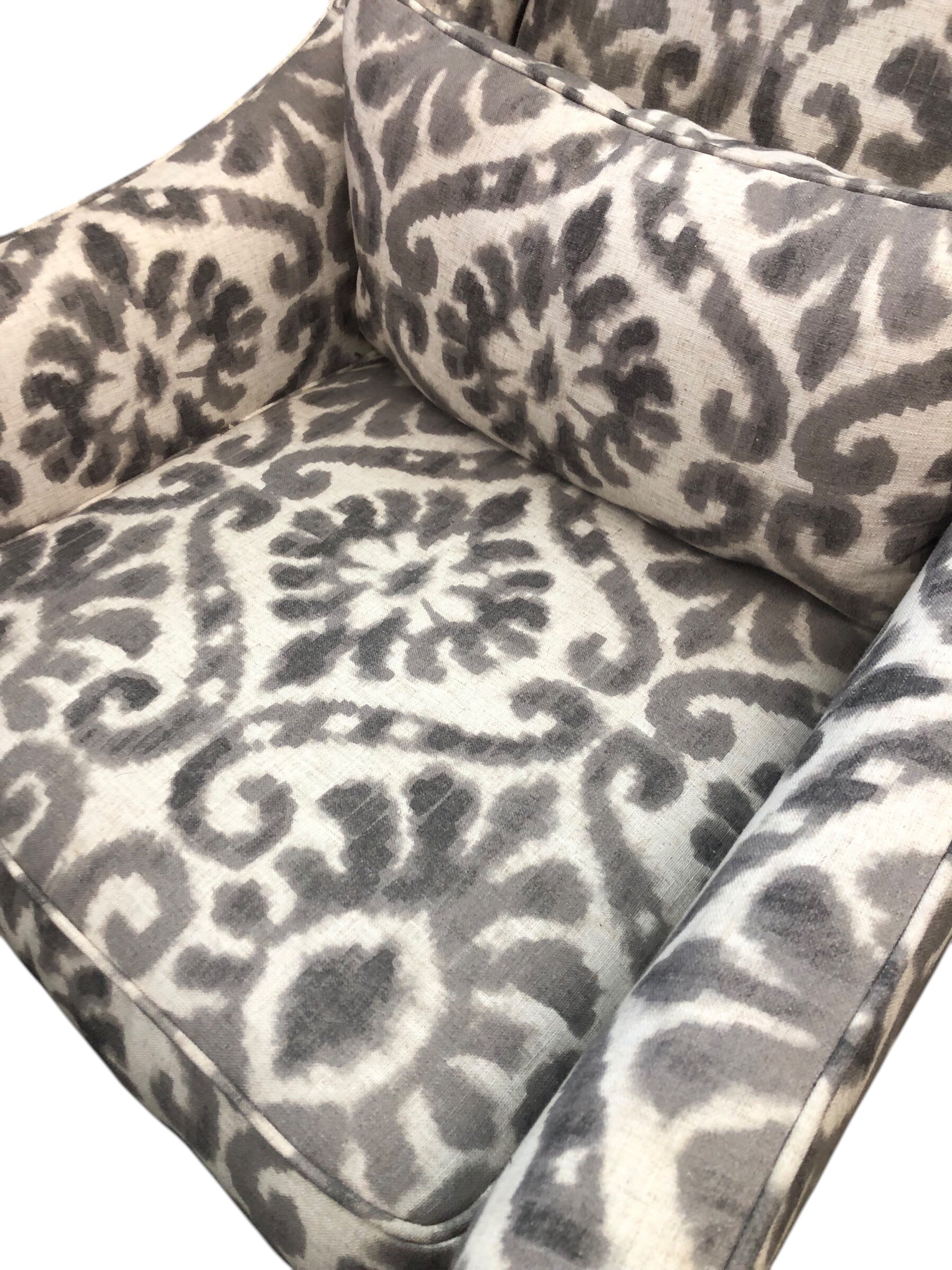 Grey / white print accent chair