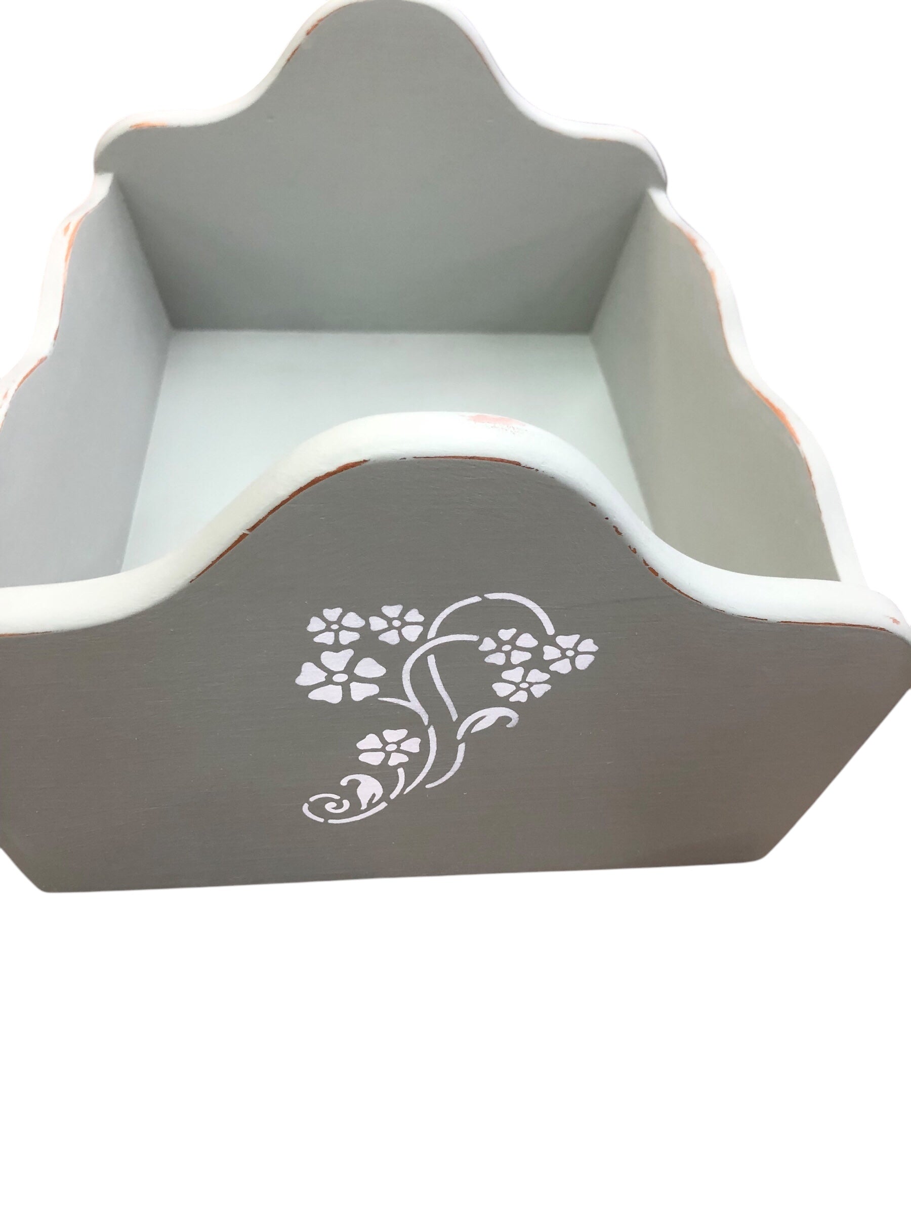 Stencilled basket/tray