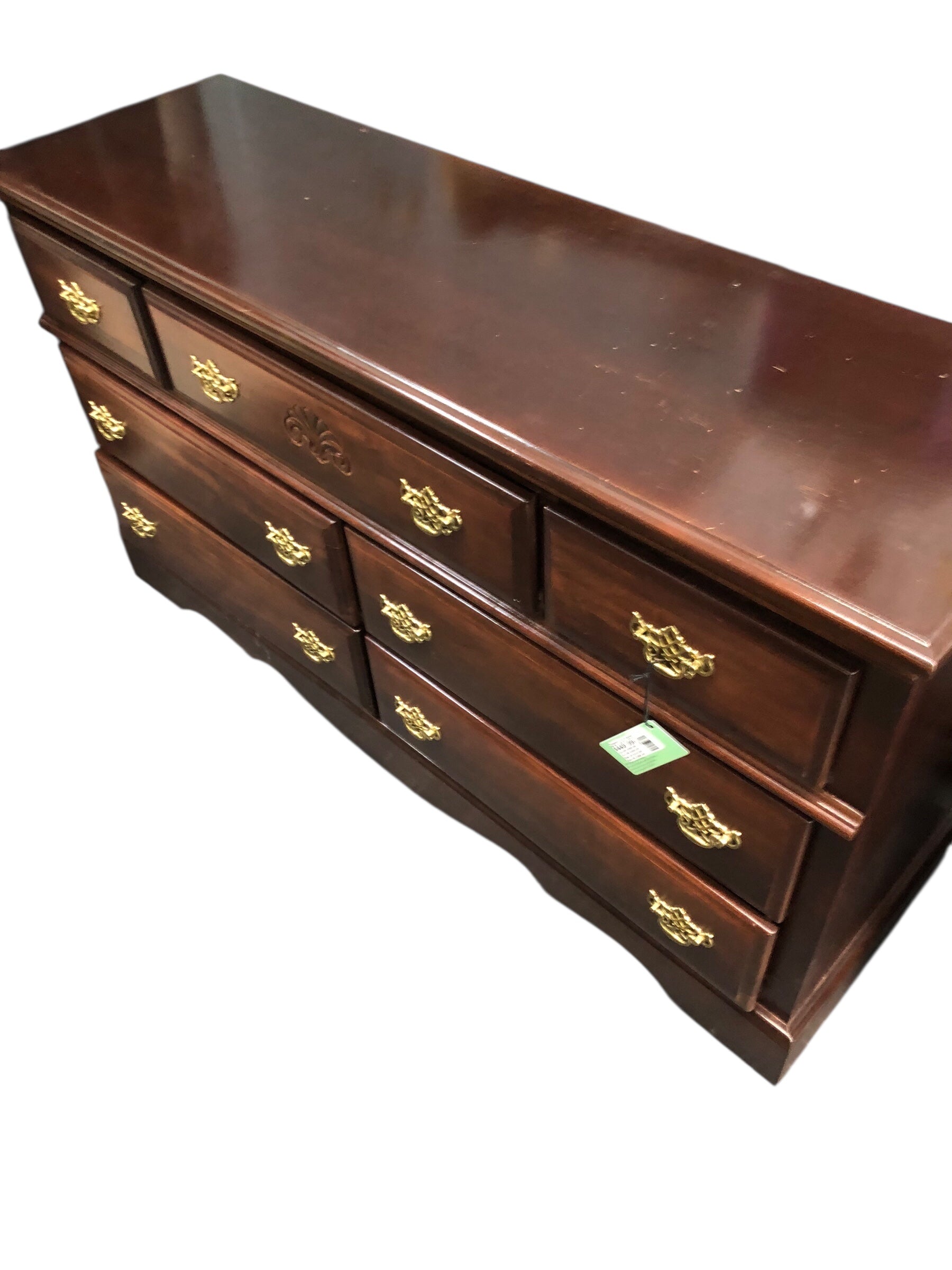Thomasville dresser/ with 7 drawers