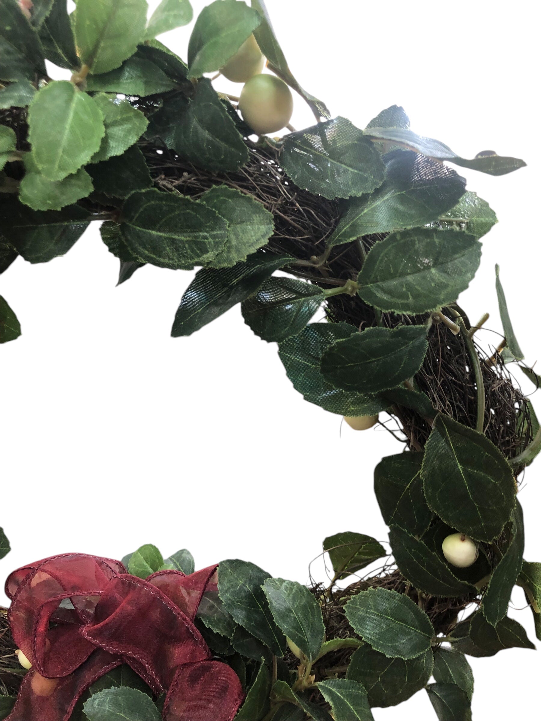 Wreath in white pot/green leaves/cream berries