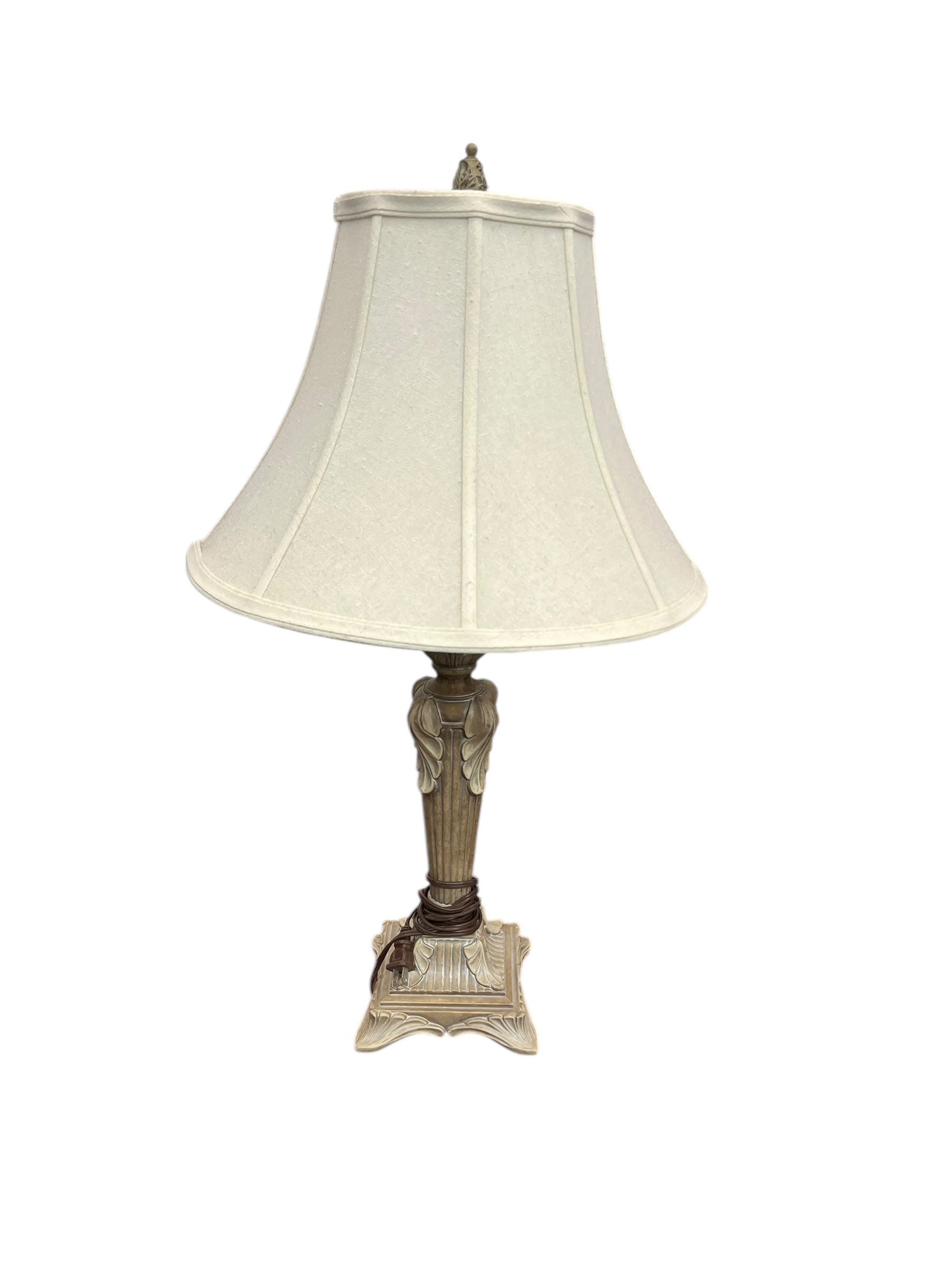 Traditional Style Lamp/cream shade
