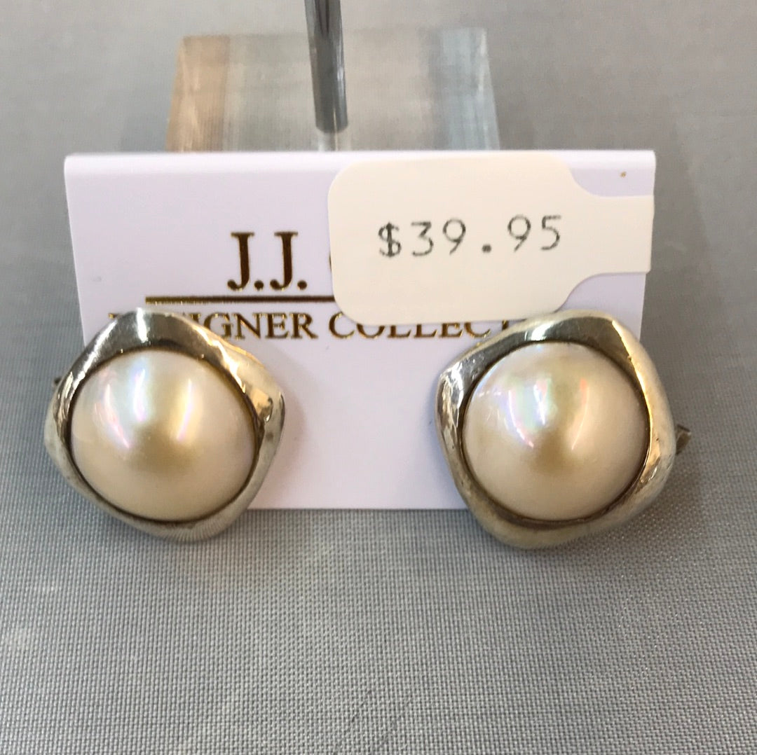 Mabe pearl clip earring